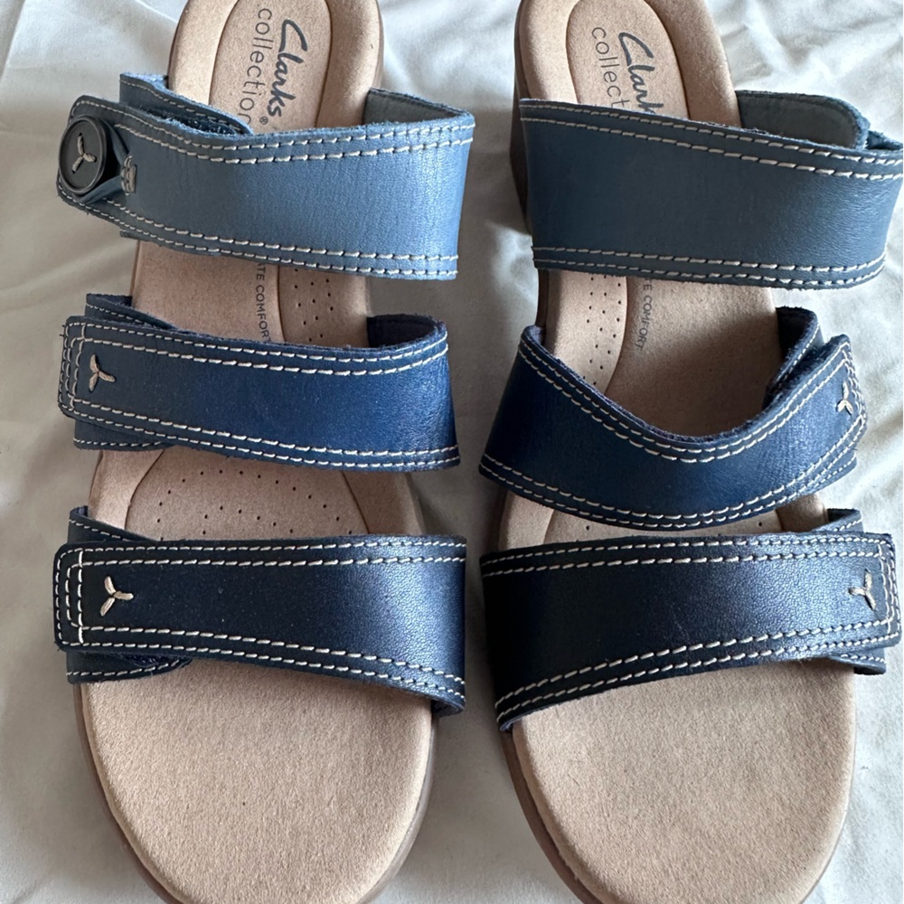 Clarks Women's Navy Emily 2 Adela